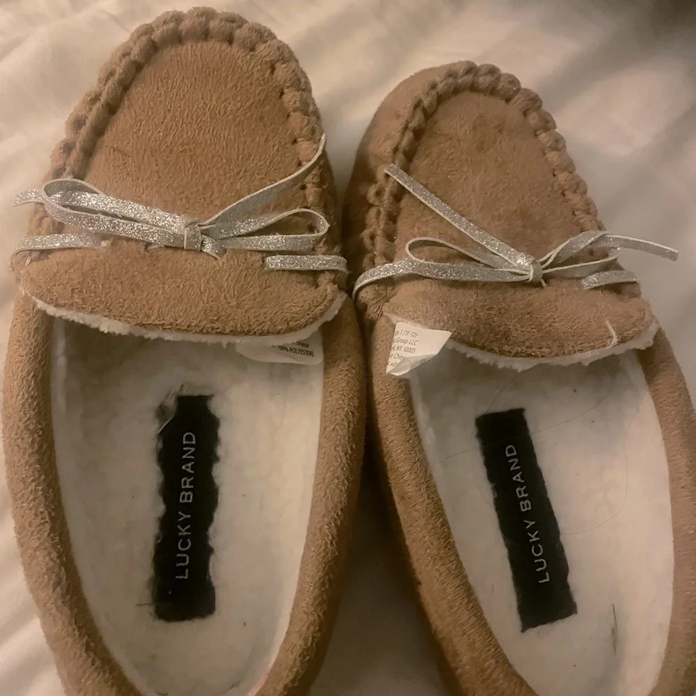 Lucky Brand NWOT Kids Moccasins cozy- Tan Size 11-12